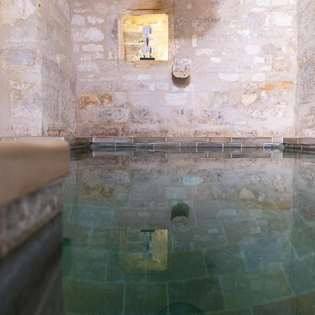 L'Abbaye Saint Michel Bed & Breakfast Tonnerre Bagian luar foto