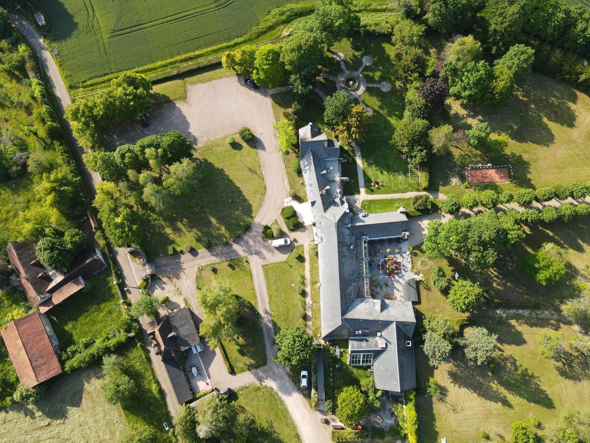 L'Abbaye Saint Michel Bed & Breakfast Tonnerre Bagian luar foto