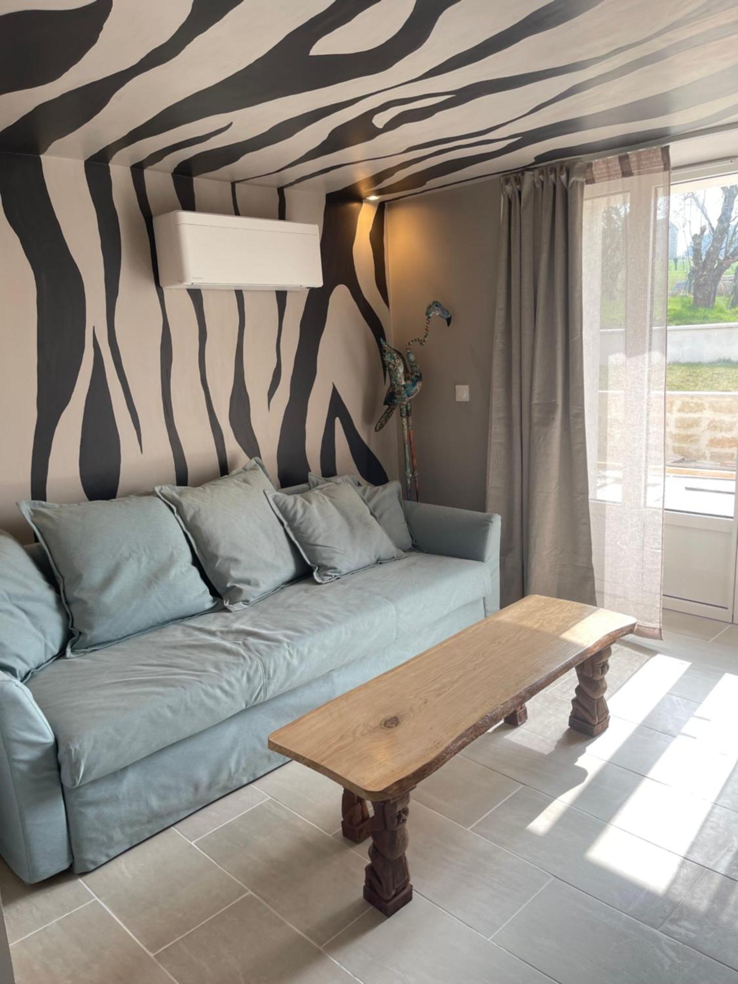 L'Abbaye Saint Michel Bed & Breakfast Tonnerre Bagian luar foto