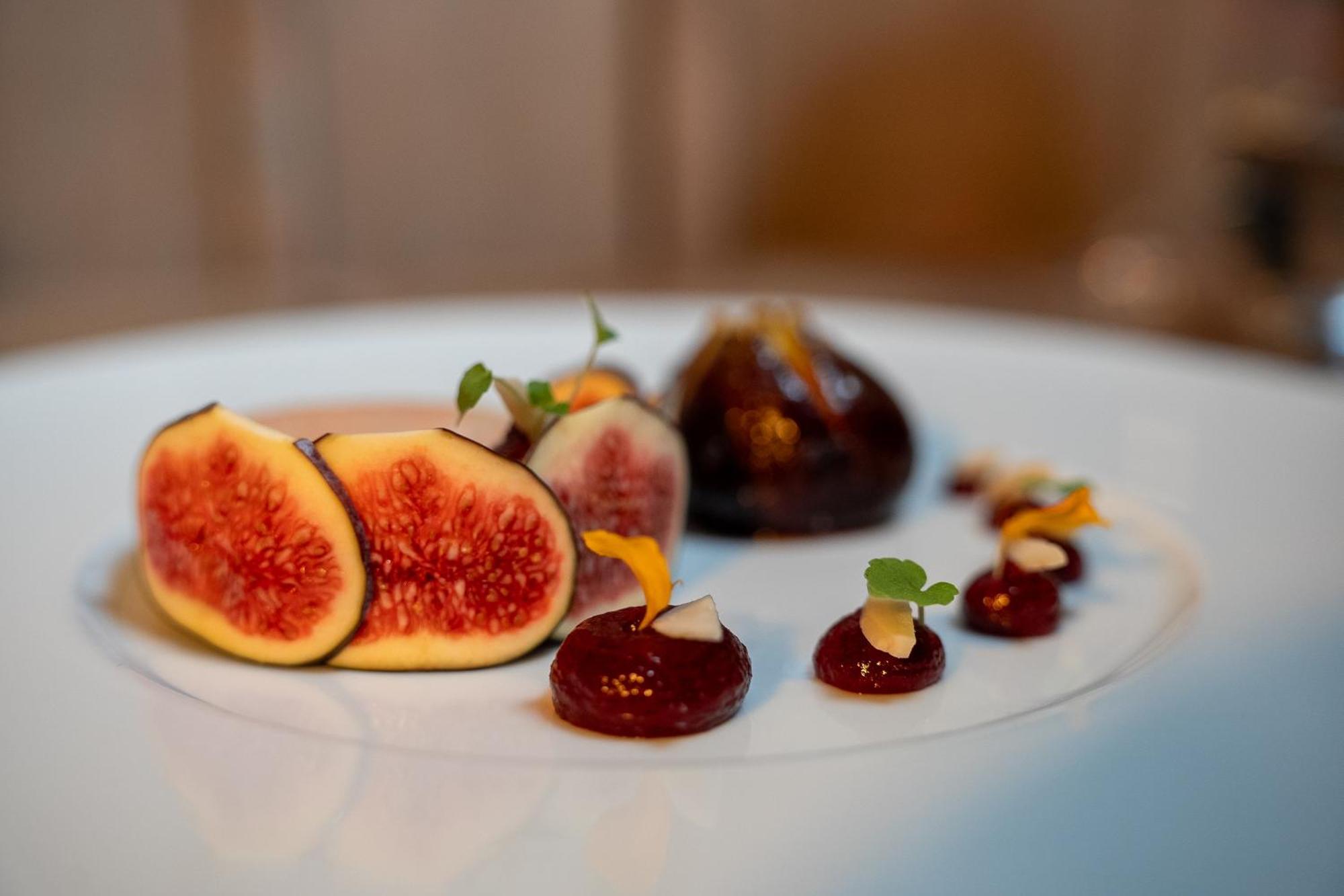 L'Abbaye Saint Michel Bed & Breakfast Tonnerre Bagian luar foto