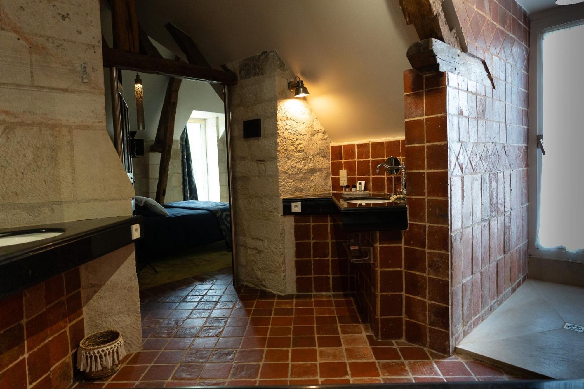 L'Abbaye Saint Michel Bed & Breakfast Tonnerre Bagian luar foto