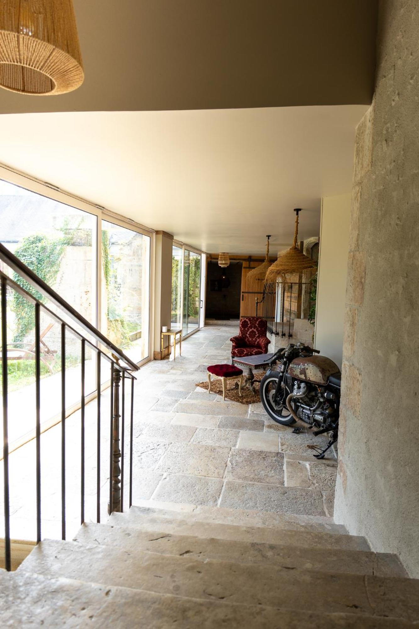 L'Abbaye Saint Michel Bed & Breakfast Tonnerre Bagian luar foto