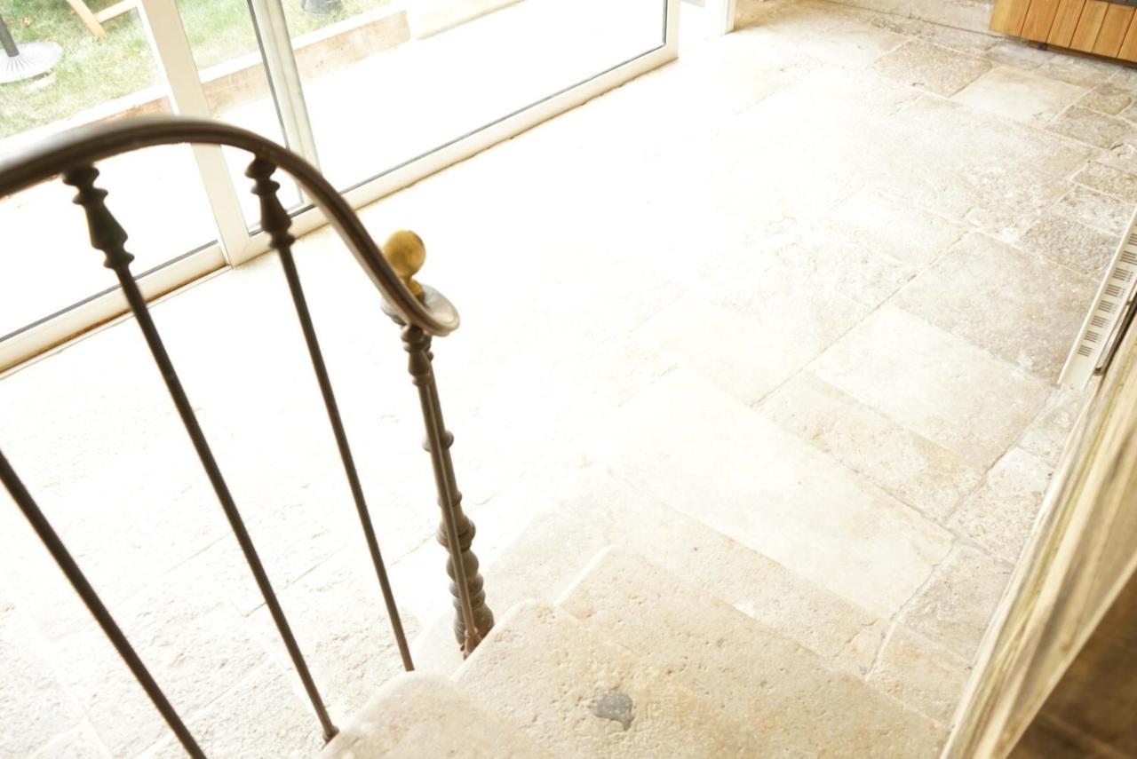 L'Abbaye Saint Michel Bed & Breakfast Tonnerre Bagian luar foto