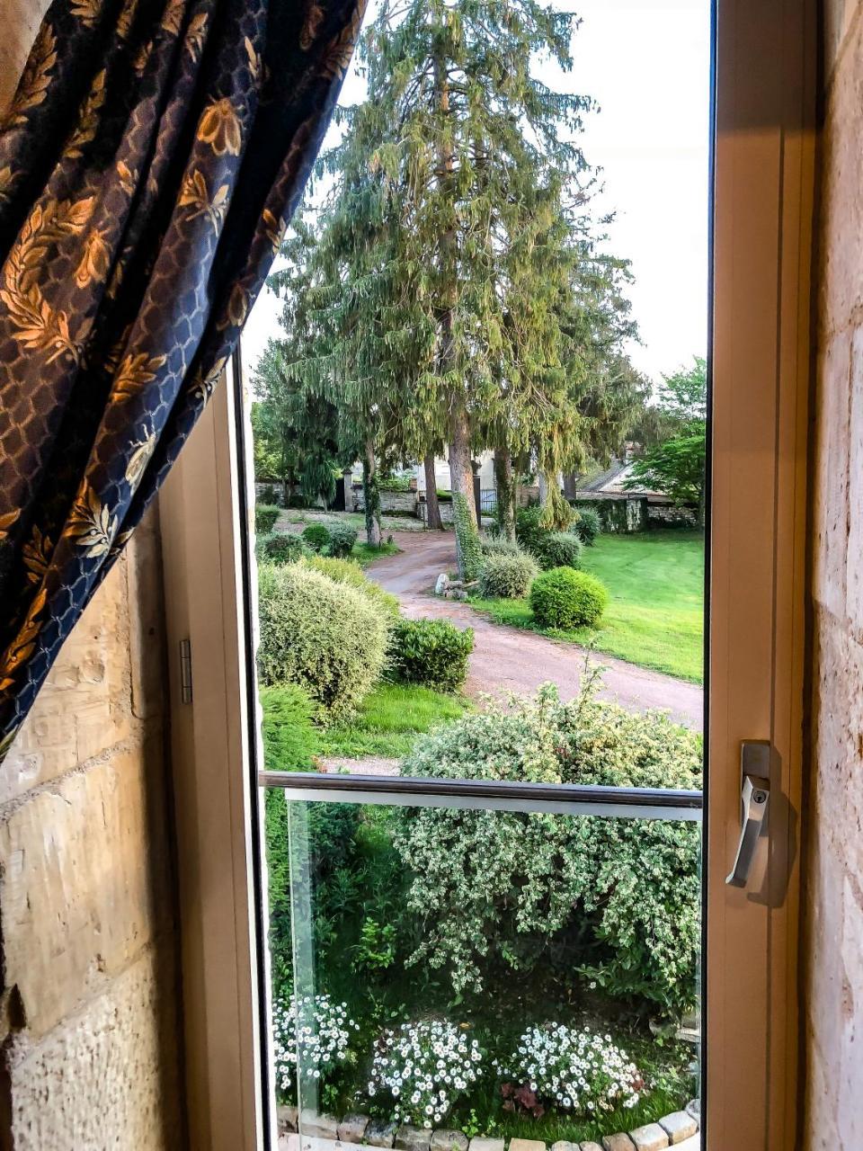 L'Abbaye Saint Michel Bed & Breakfast Tonnerre Bagian luar foto